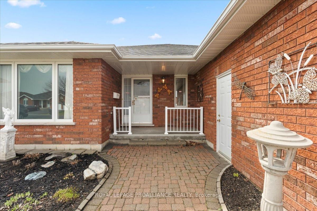 Detached House for sale at 13 Hickory Grve, Belleville, Belleville Ward, K8N 5X6 - MLS: X12099061