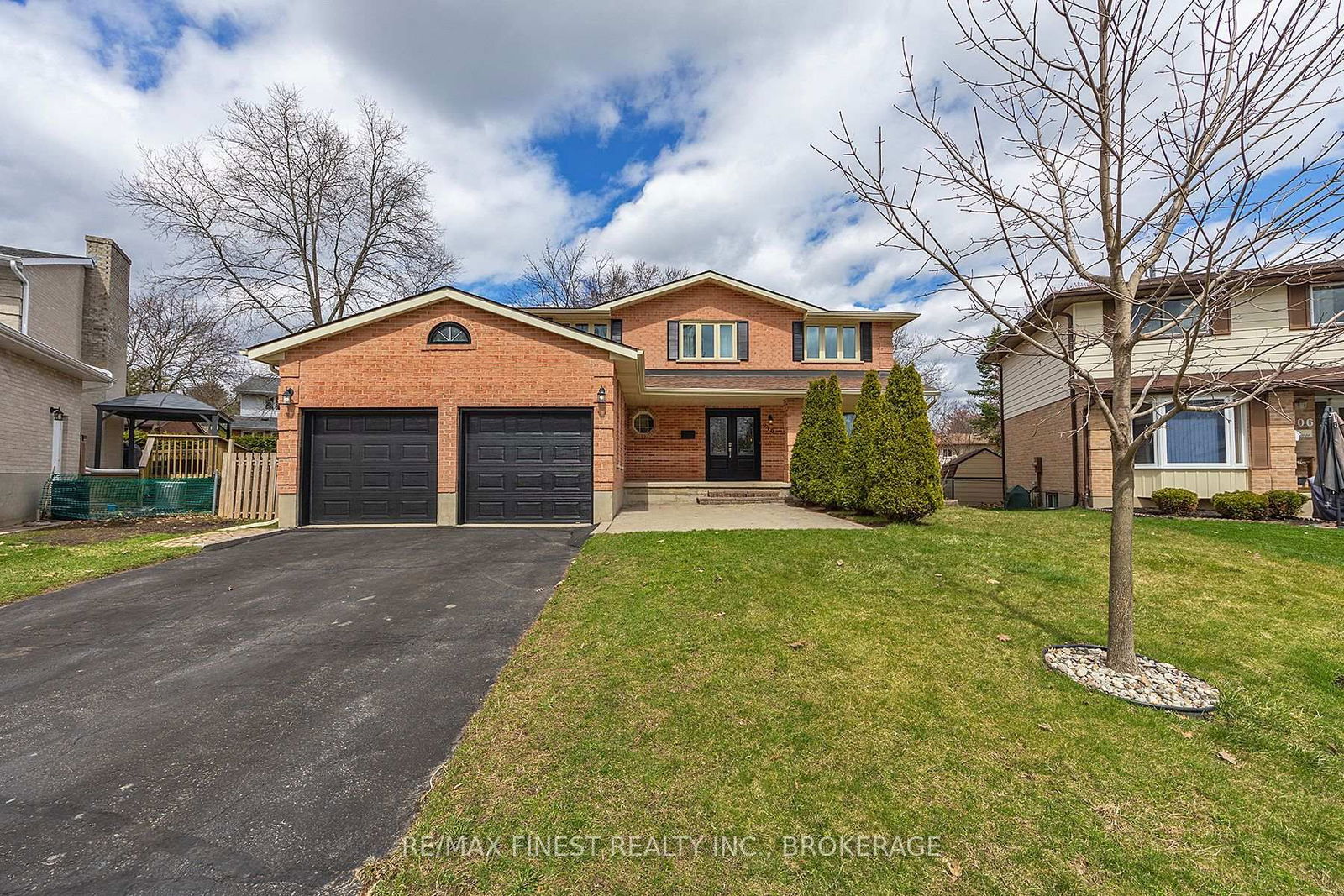 Detached House for sale at 910 Rowantree Crescent, Kingston, North of Taylor-Kidd Blvd, K7P 1P5 - MLS: X12099317