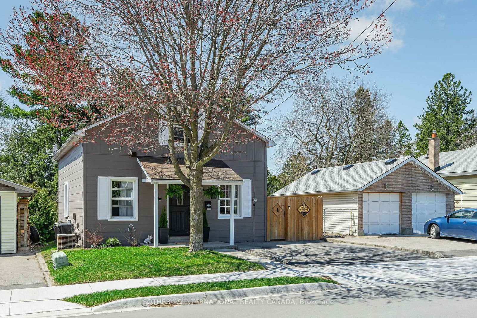Detached House sold at 80 Elgin Street, Cambridge, N1R 5H3 - MLS: X12099369