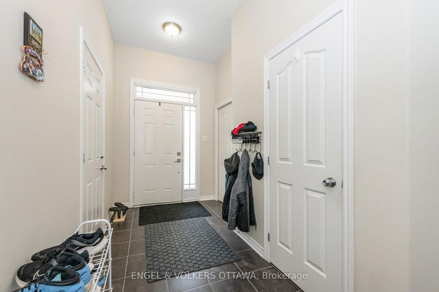 968 Linaria Walk