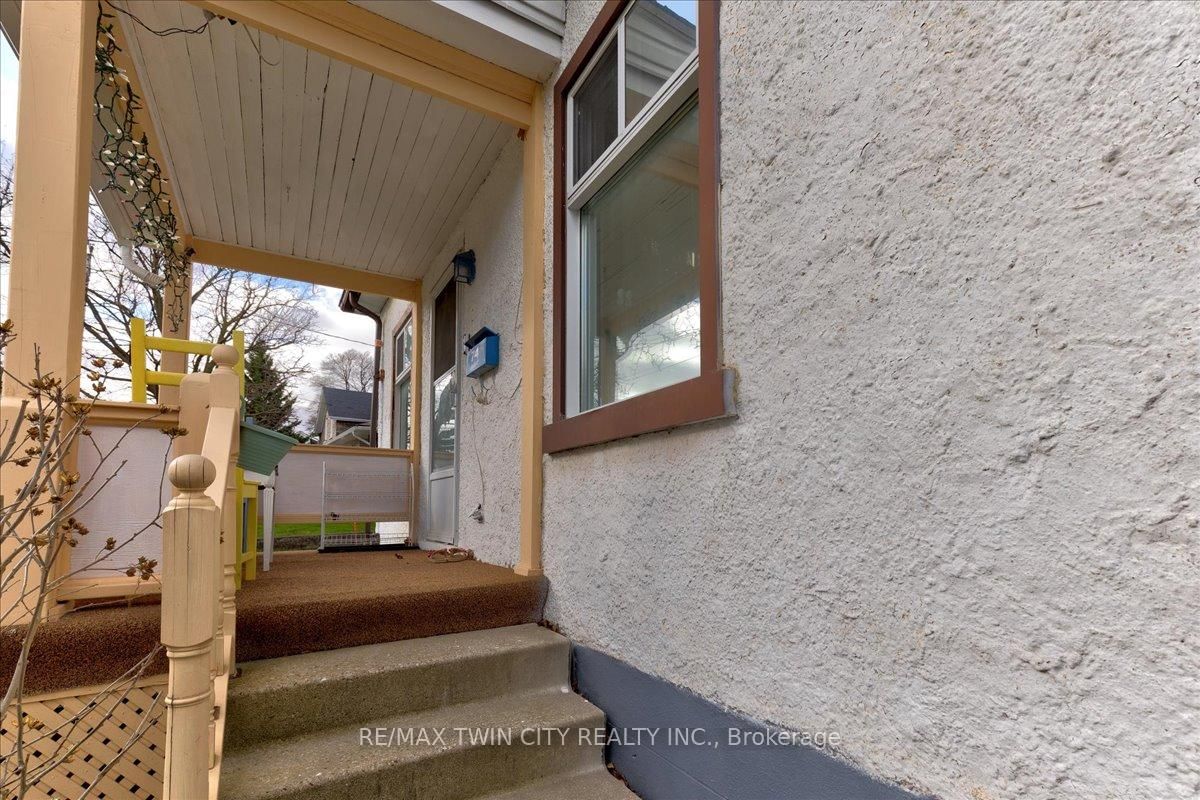Detached House for sale at 74 Lincoln Avenue, Cambridge, N1R 4W9 - MLS: X12099982