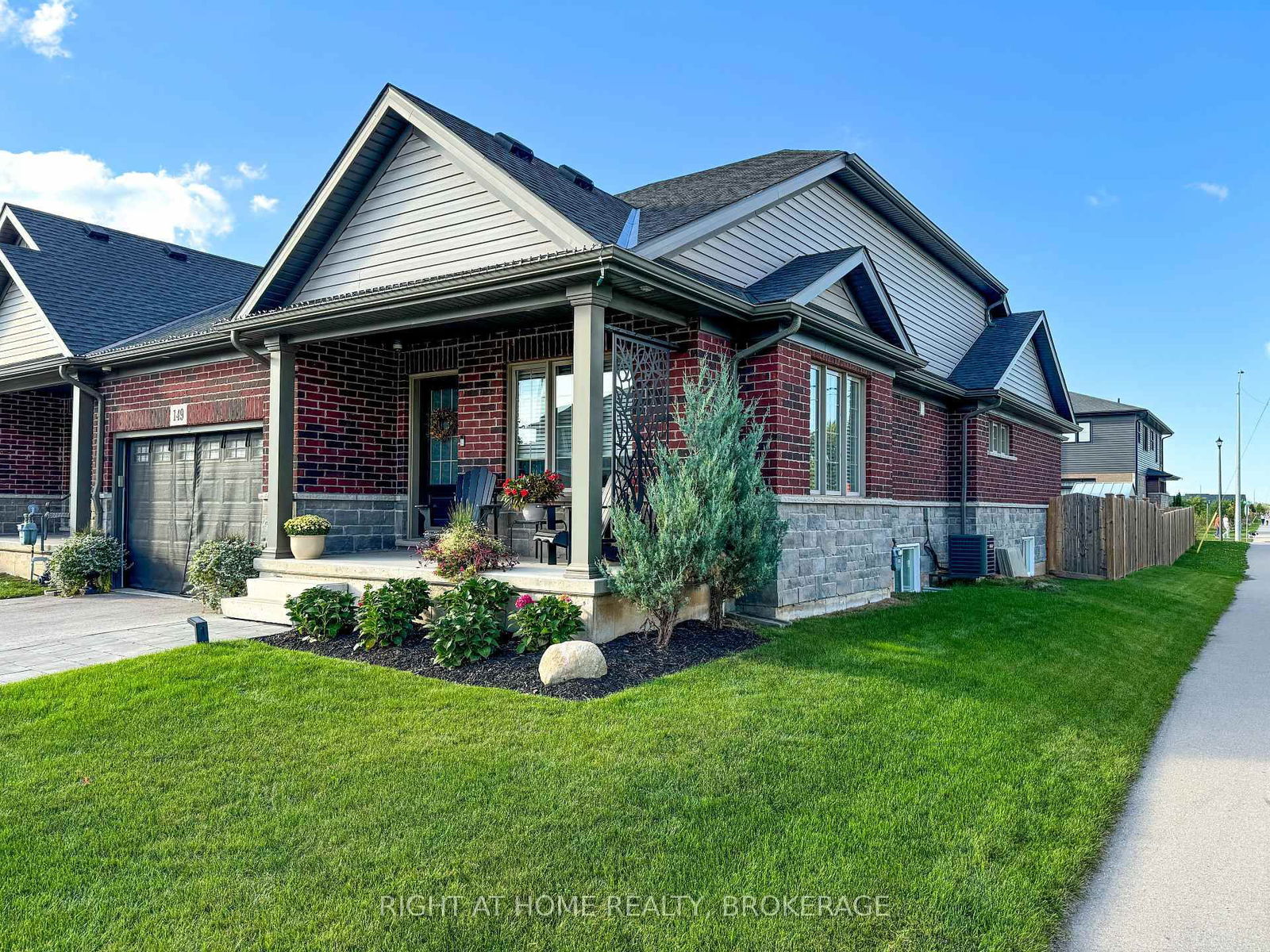 Townhouse for sale at 149 Acacia Road, Pelham, Fonthill, L0S 1E6 - MLS: X12100350