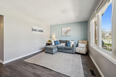 555 Fallingbrook Dr, Waterloo -  image-0-4