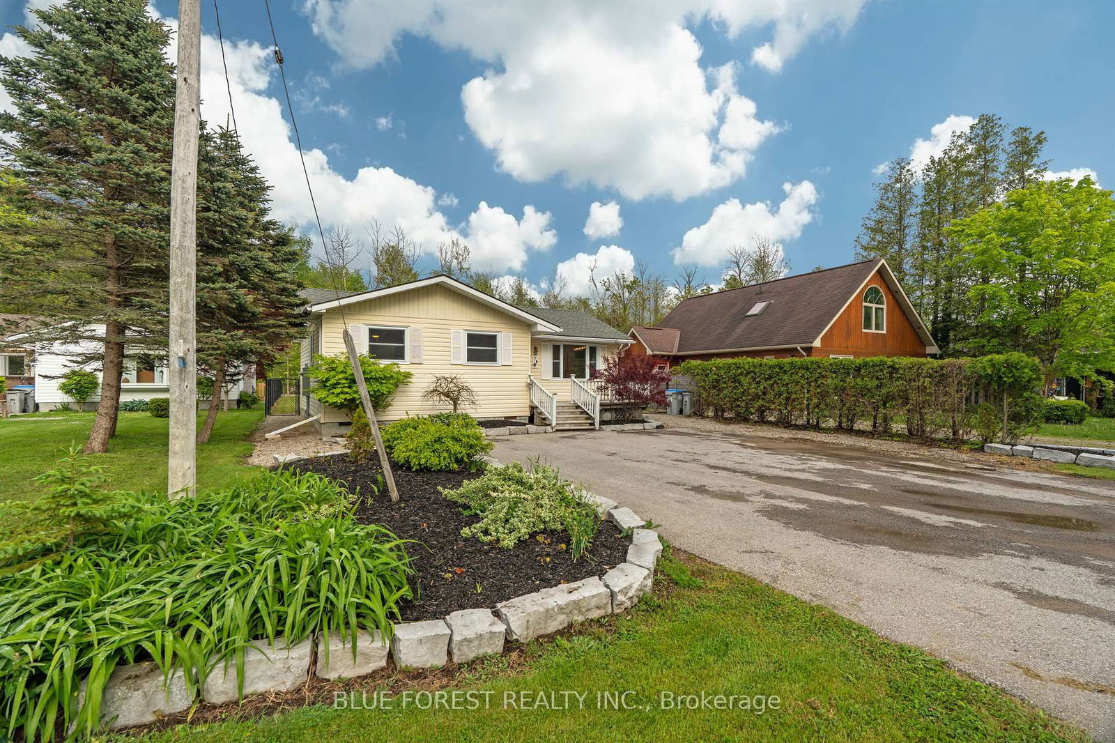 Detached House for sale at 7 Andrew Crescent, Goderich, Goderich (Town), N7A 3X8 - MLS: X12100612