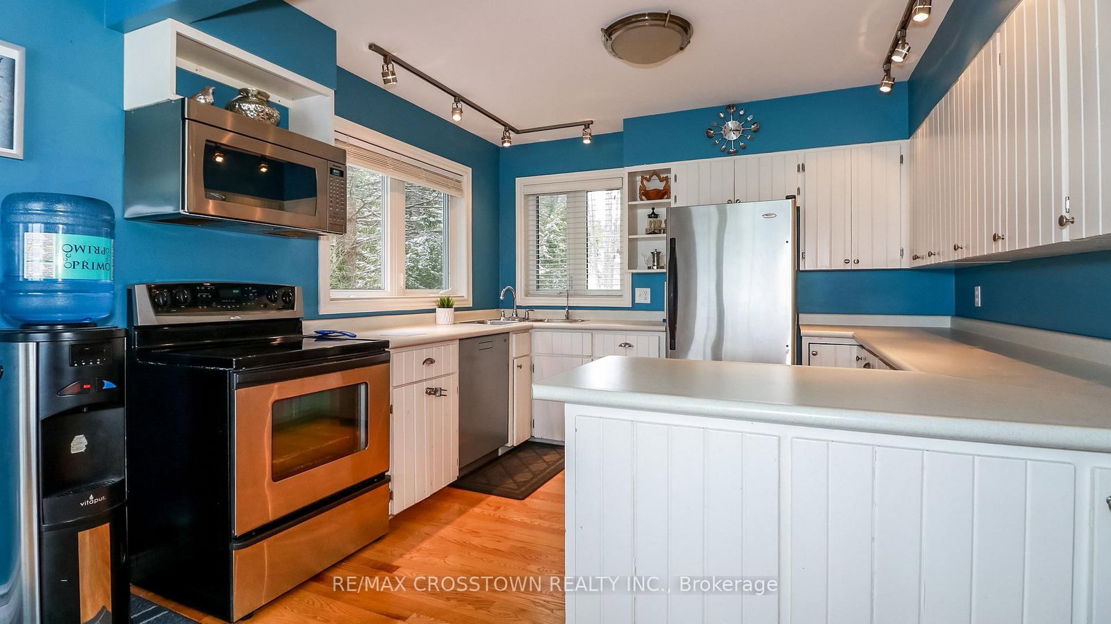 Listing Image 9