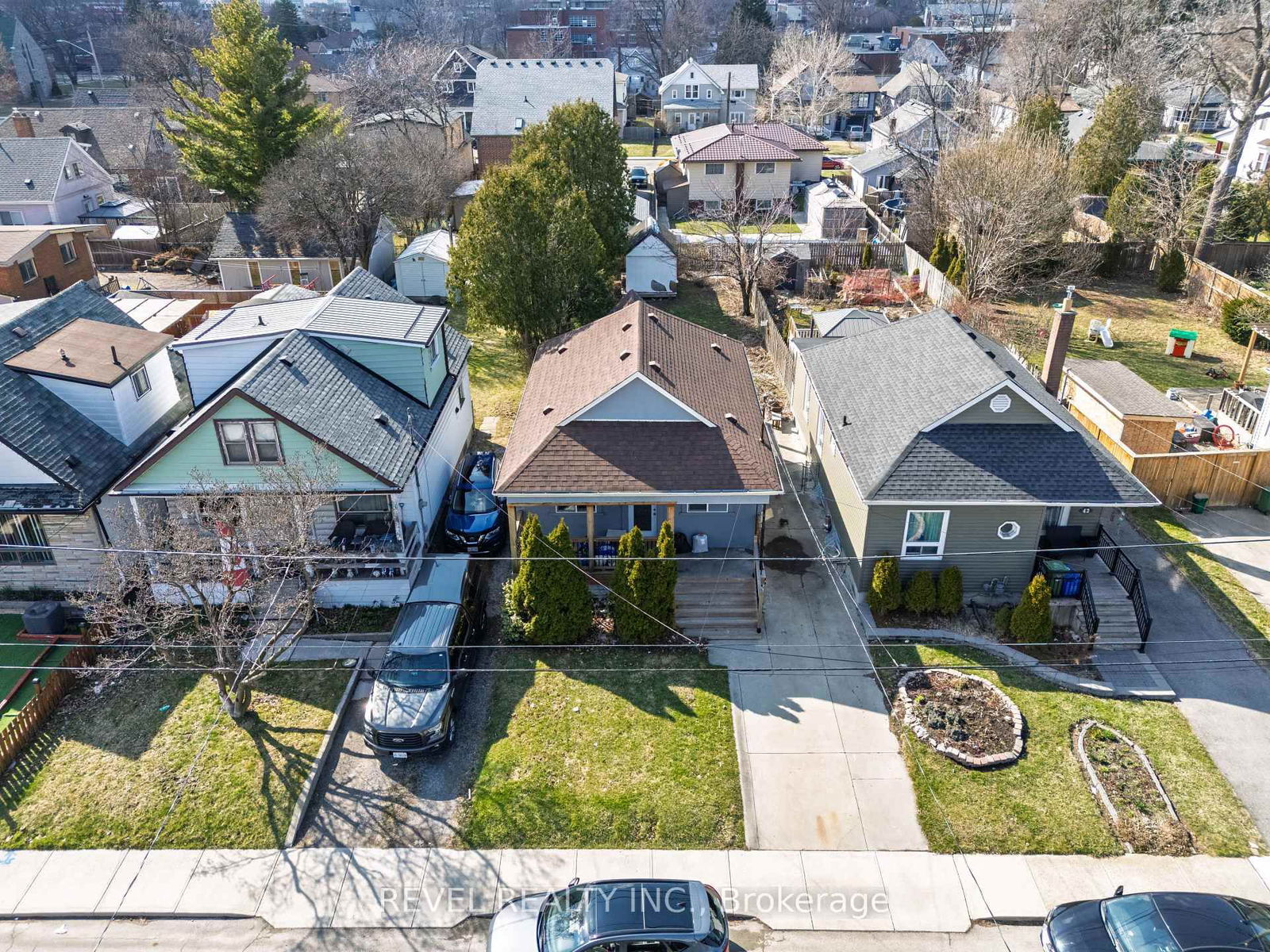 Detached House for sale at 46 East 7th Street, Hamilton, Centremount, L9A 3G8 - MLS: X12100961