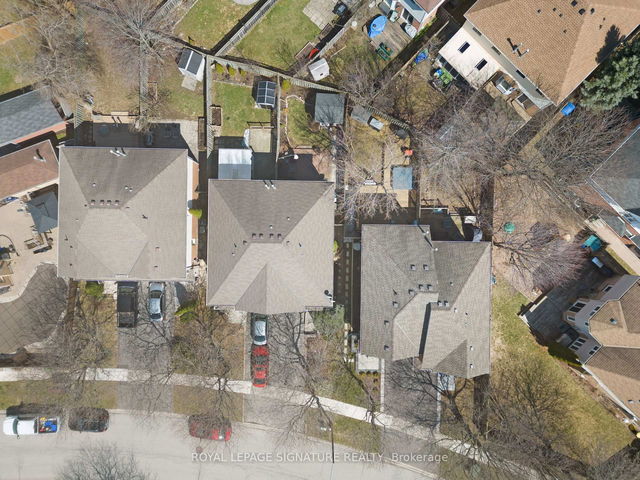 10 Thornlodge Drive