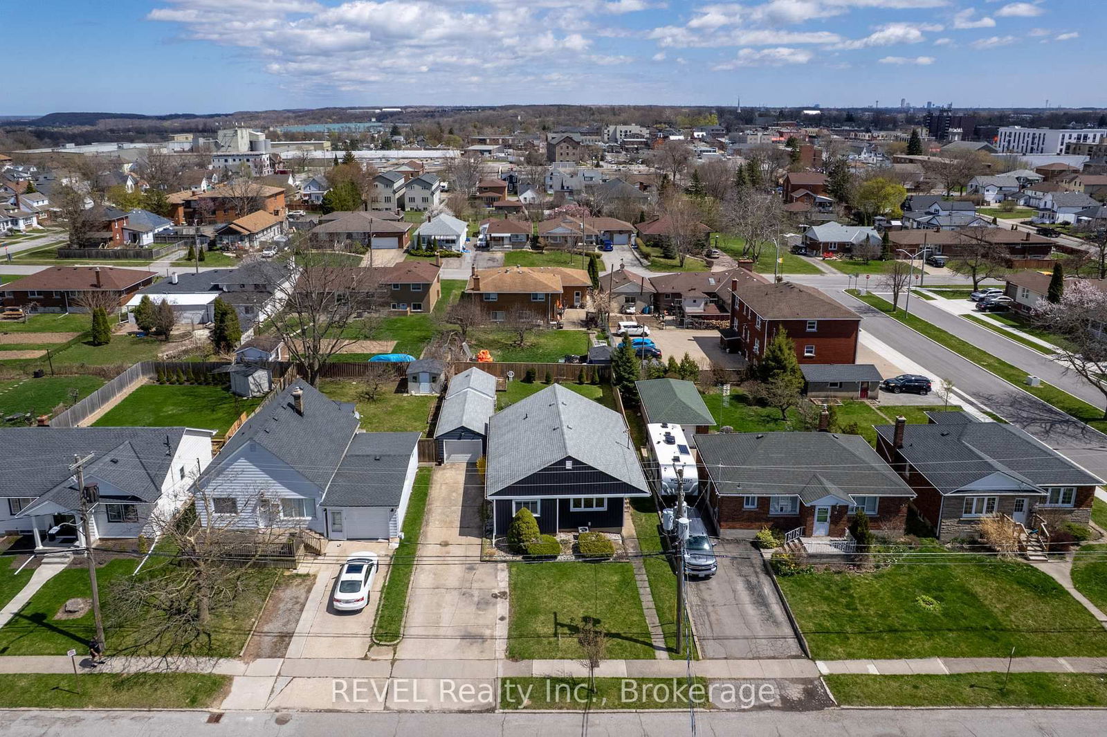 Detached House for sale at 20 Whyte Avenue, Thorold, Thorold Downtown, L2V 2T3 - MLS: X12101041