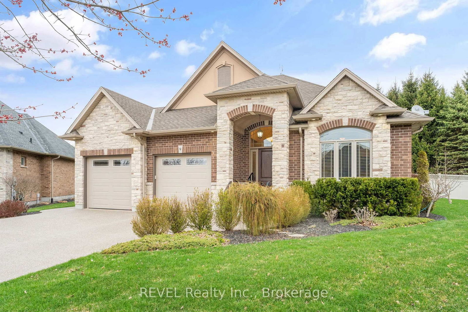 Detached House for sale at 9 Brondi's Lane, Pelham, Fonthill, L0S 1E5 - MLS: X12101114