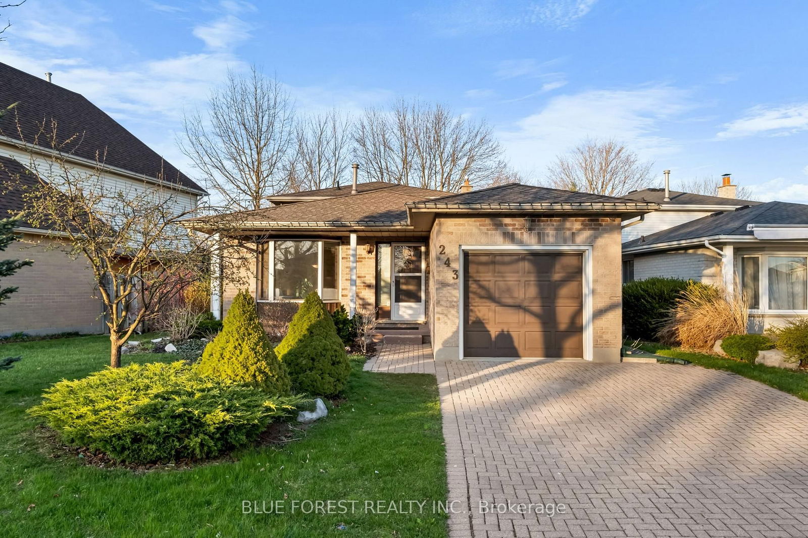 Detached House for sale at 243 Edmunds Place, London South, South T, N5Z 4V9 - MLS: X12101445