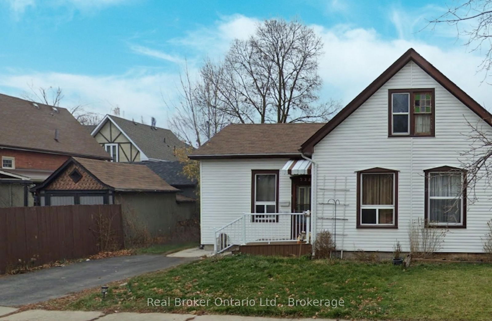 Semi-Detached House sold at 228 Nelson Street, Brantford, N3S 4C4 - MLS: X12101527