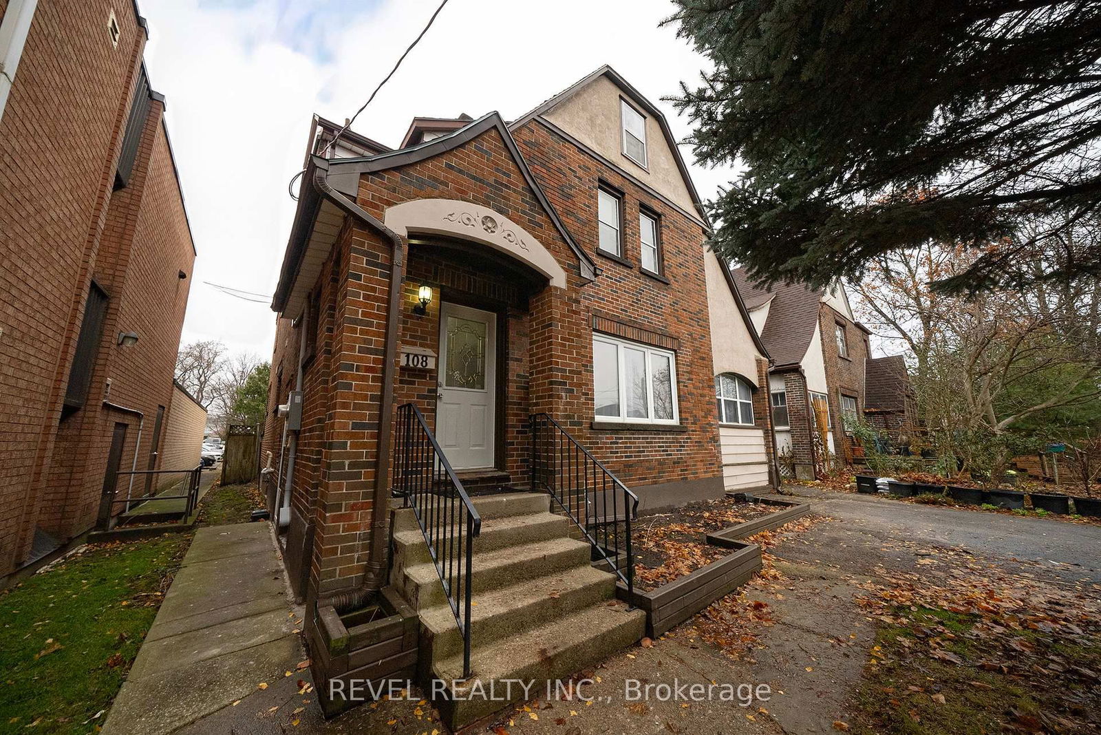 Detached House sold at 108 Colborne Street, Norfolk, Simcoe, N3Y 3V1 - MLS: X12101643