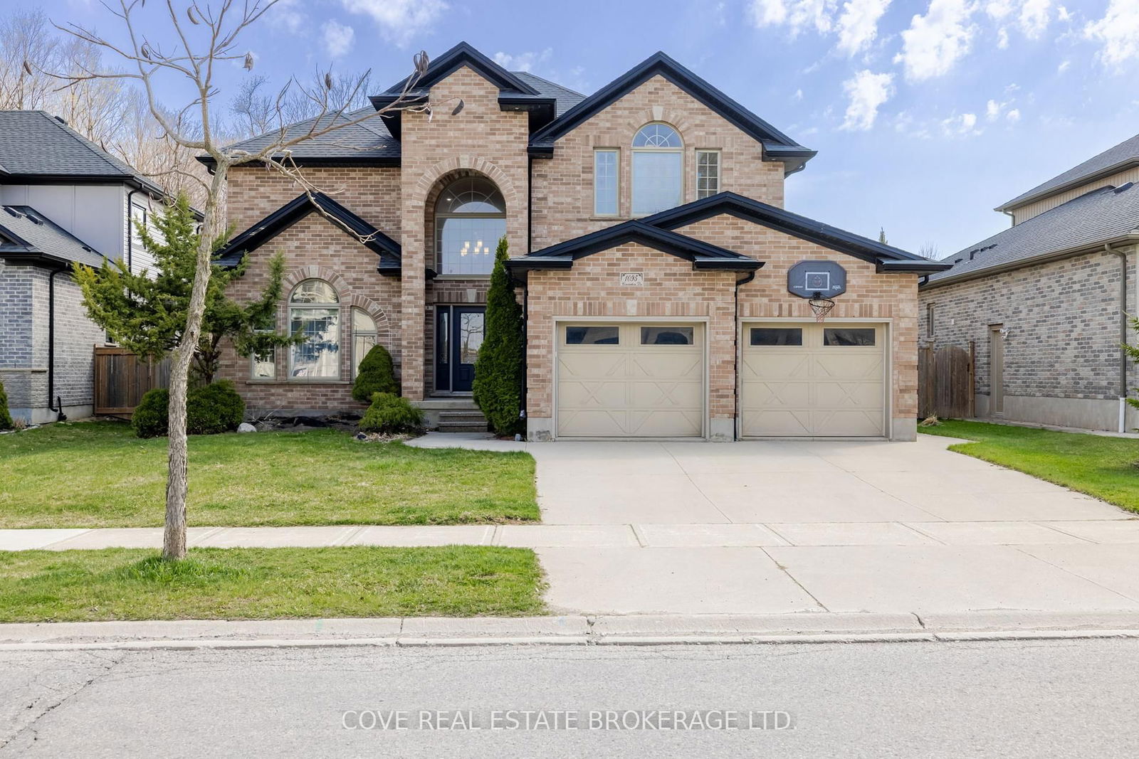 Detached House for sale at 1095 Coronation Drive, London North, North E, N6G 0B3 - MLS: X12101728
