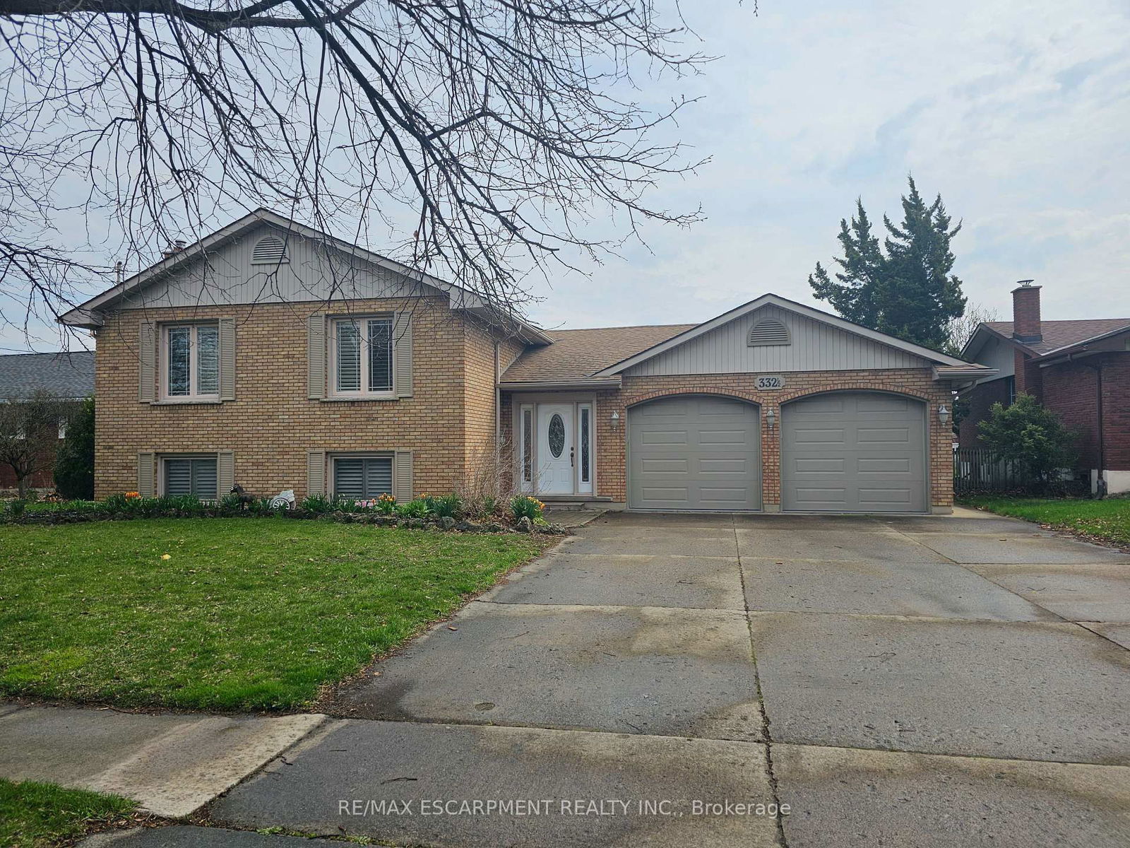 Detached House for sale at 332-1/2 Grantham Avenue, St. Catharines, Lakeport, L2M 5A6 - MLS: X12101864