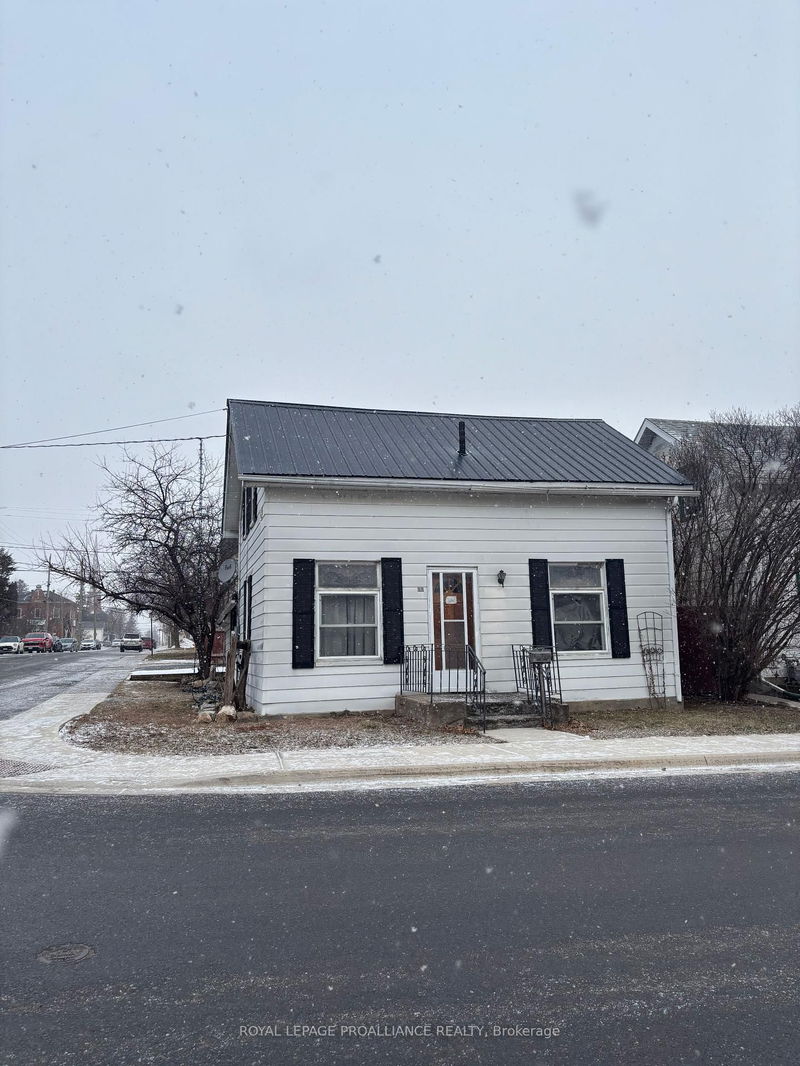 27 Water St, Greater Napanee - Greater Napanee image-0-0