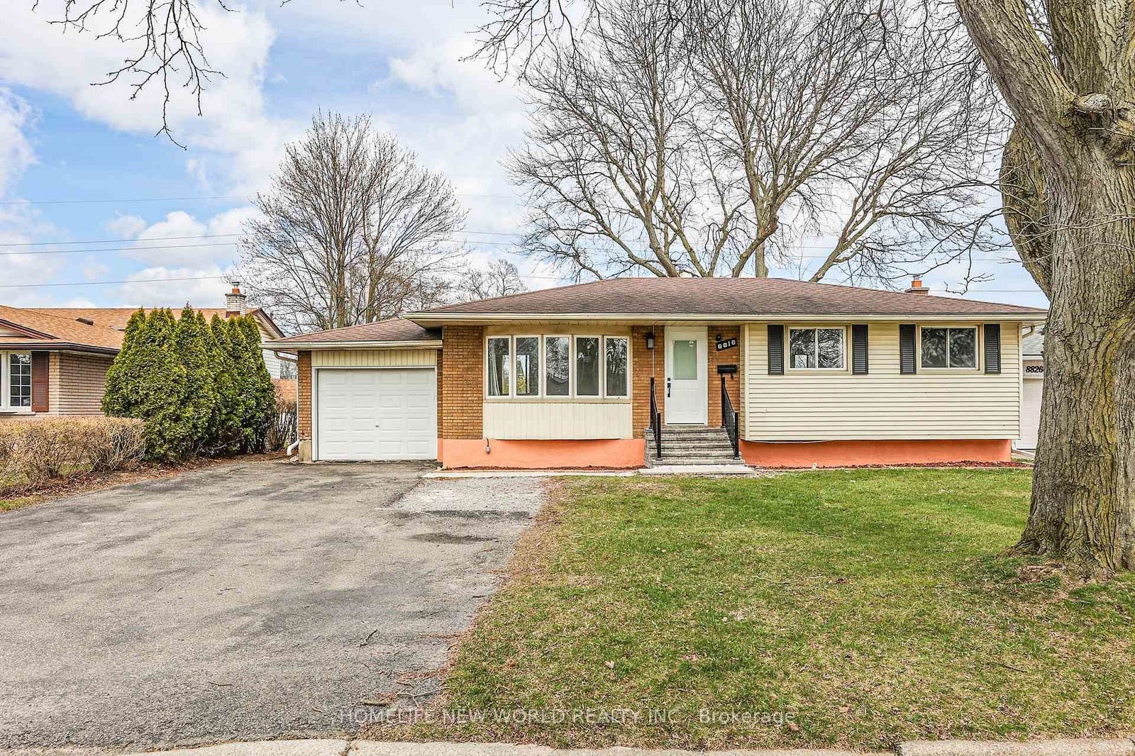 Detached House for sale at 8816 Roosevelt Street, Niagara Falls, Chippawa, L2G 7A2 - MLS: X12101894