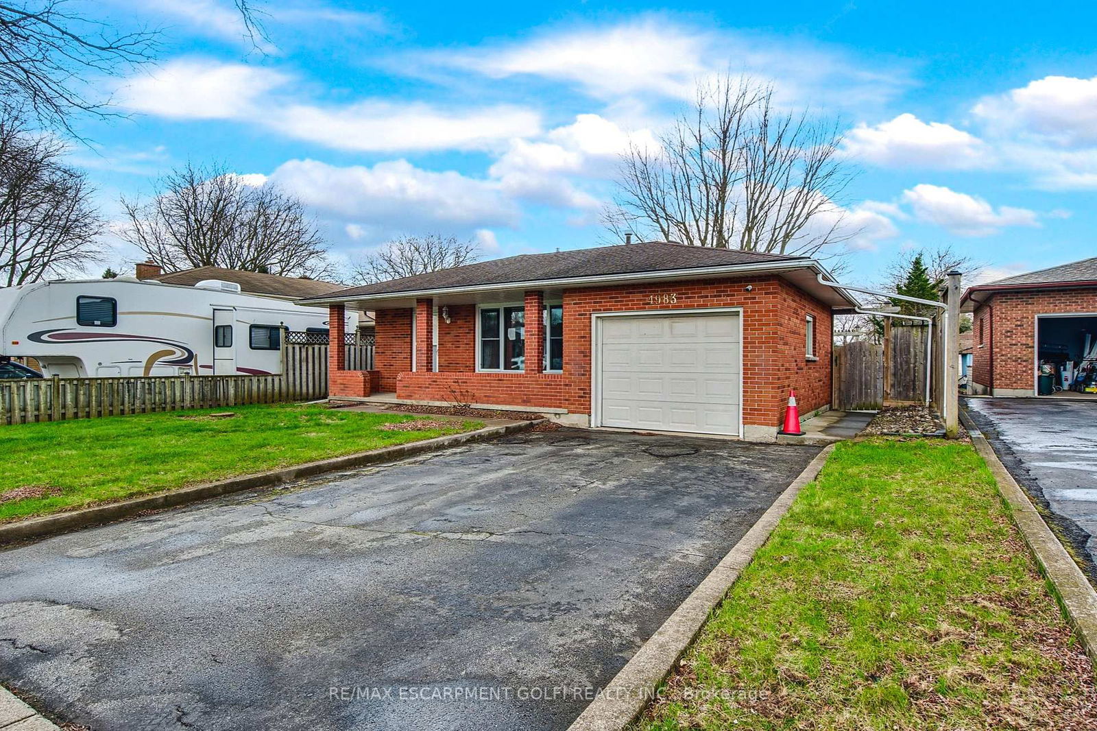 Detached House for sale at 4983 University Avenue, Niagara Falls, Morrison, L2E 7B9 - MLS: X12101956