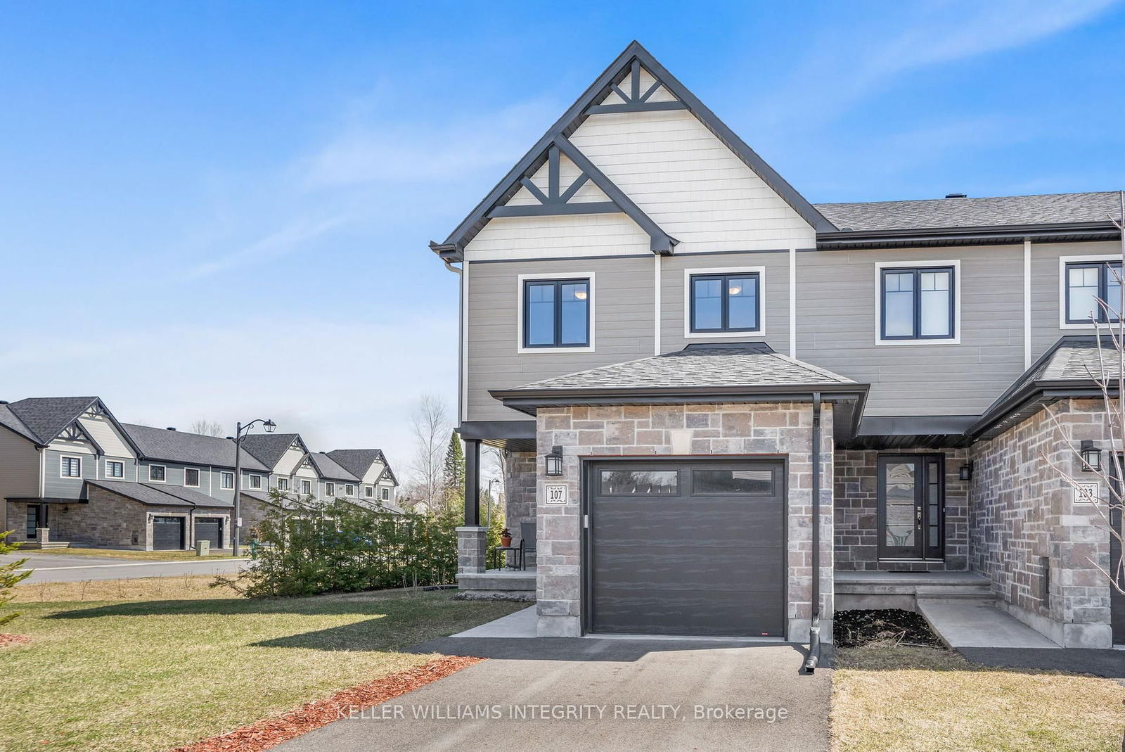 Townhouse sold at 107 Gilberte Street, Clarence-Rockland, Town of Rockland, K4K 0M4 - MLS: X12101964