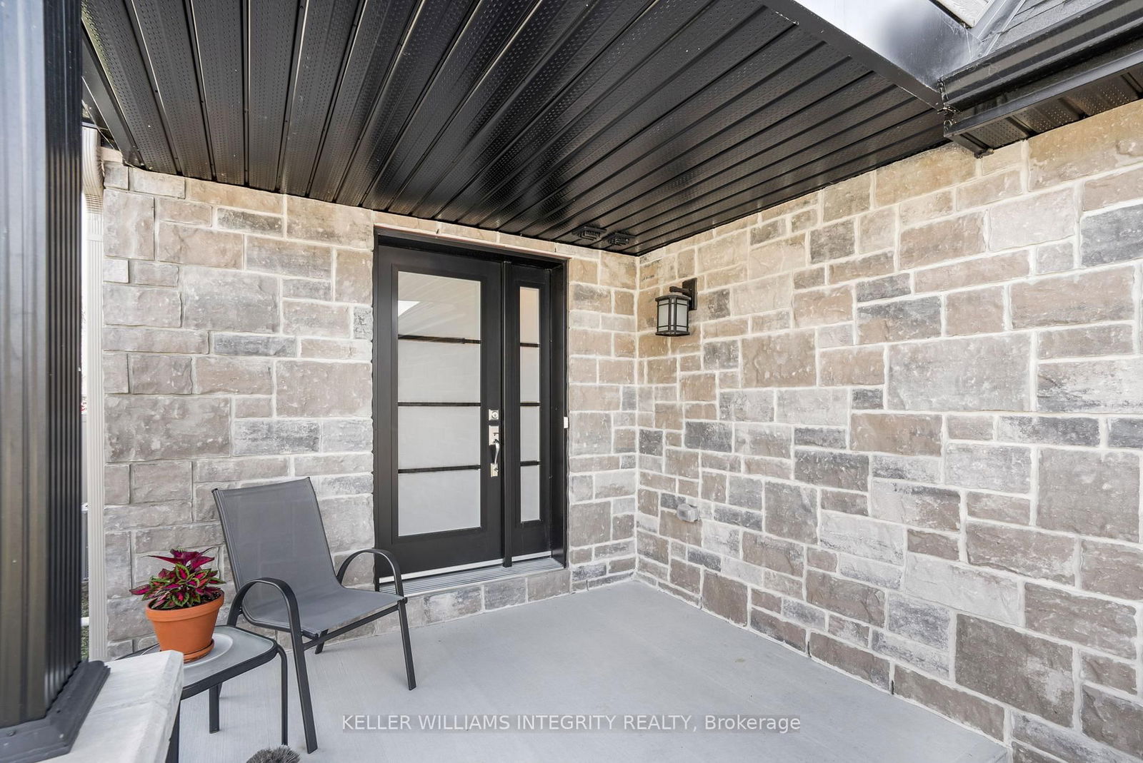 Townhouse sold at 107 Gilberte Street, Clarence-Rockland, Town of Rockland, K4K 0M4 - MLS: X12101964