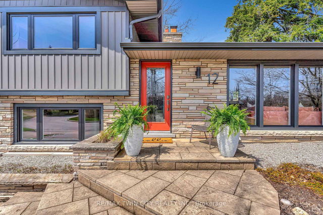 12 Farmbrook Place