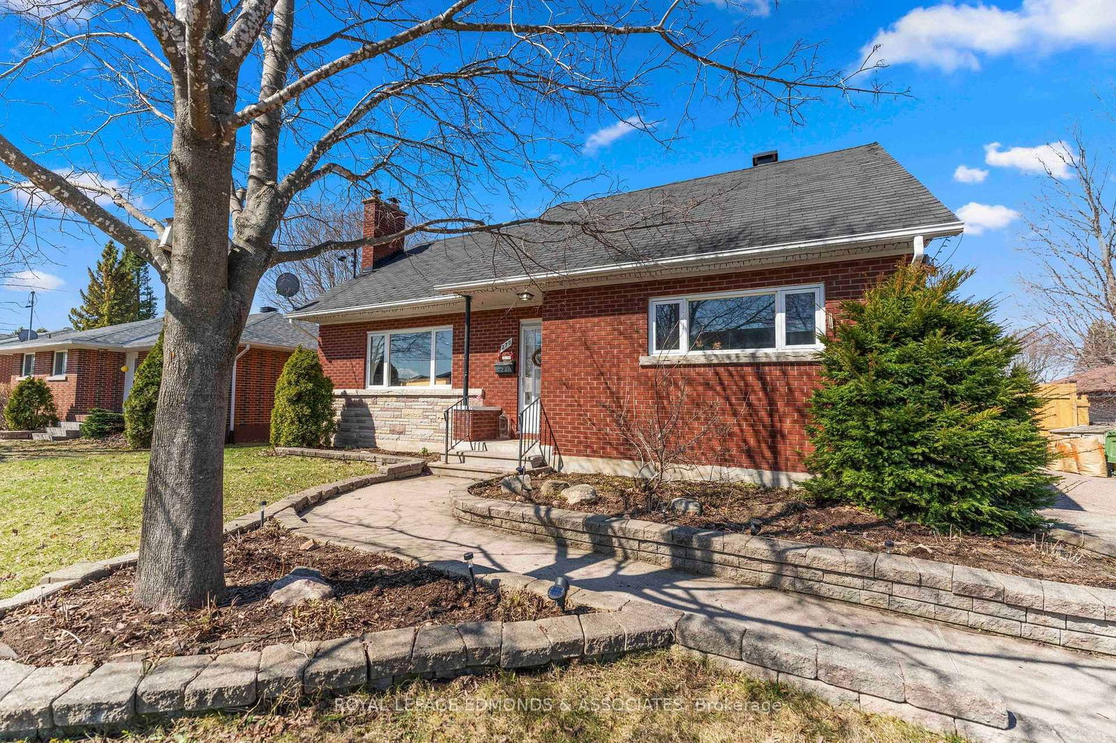 Detached House sold at 270 Clemow Avenue, Pembroke, Pembroke, K8A 2E4 - MLS: X12102226