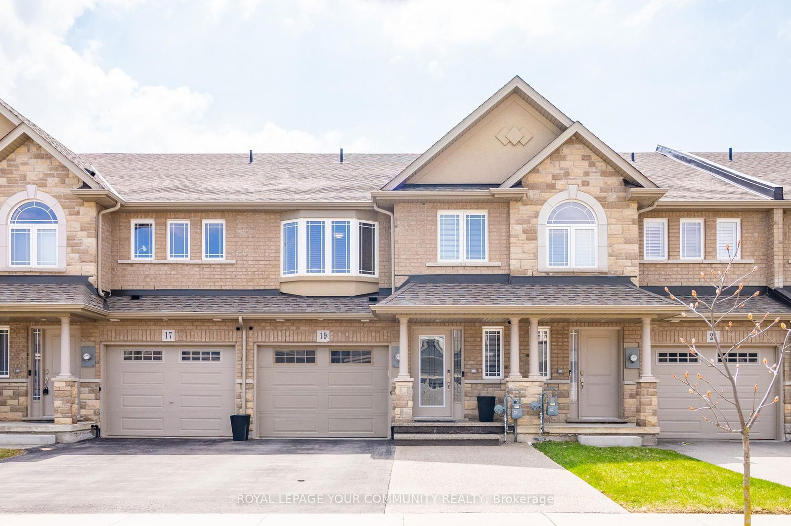 Townhouse for sale at 19 Bethune Avenue, Hamilton, Hannon, L0R 1P0 - MLS: X12102280