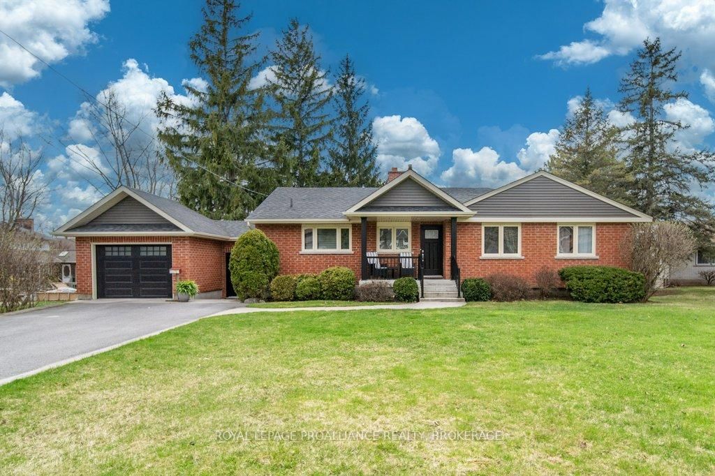 Detached House sold at 1121 Lincoln Drive, Kingston, South of Taylor-Kidd Blvd, K7M 4Z7 - MLS: X12102316