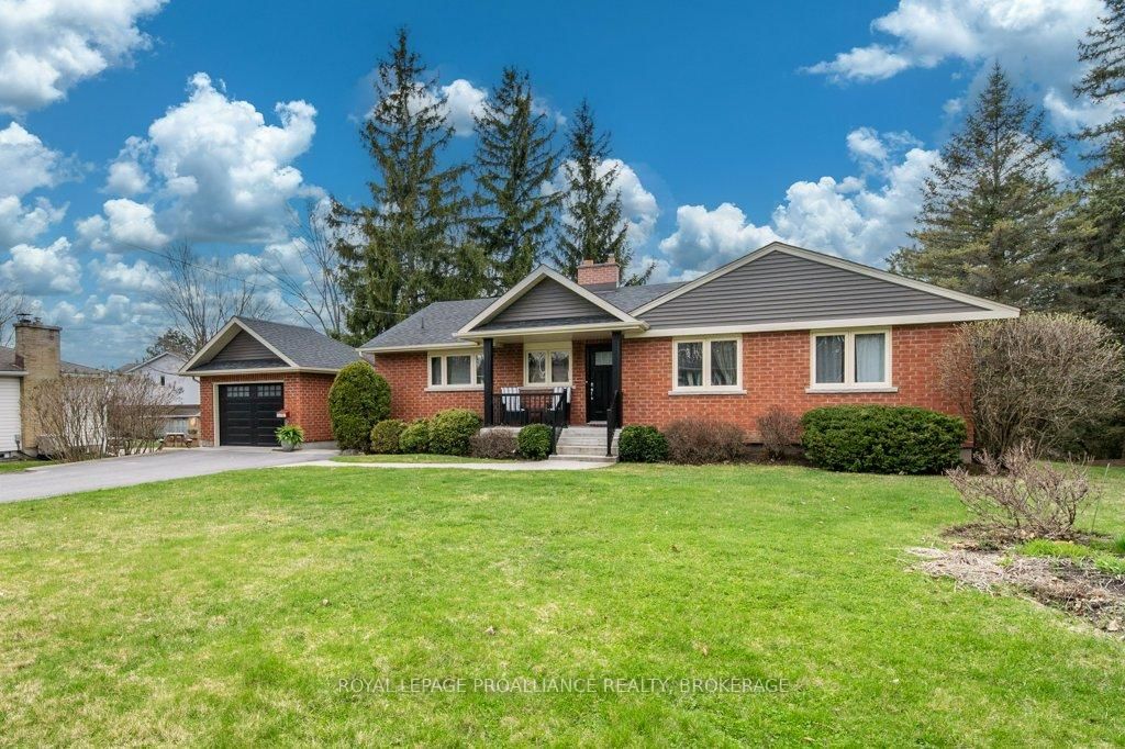 Detached House sold at 1121 Lincoln Drive, Kingston, South of Taylor-Kidd Blvd, K7M 4Z7 - MLS: X12102316