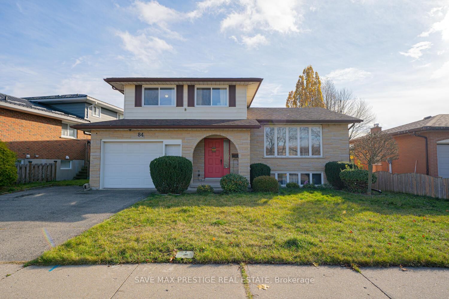 Detached House for sale at 84 WIMBLETON Crescent, Kitchener, N2B 3K5 - MLS: X12102350
