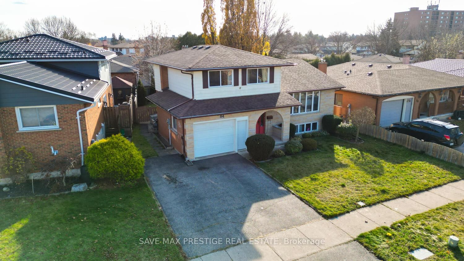 Detached House for sale at 84 WIMBLETON Crescent, Kitchener, N2B 3K5 - MLS: X12102350