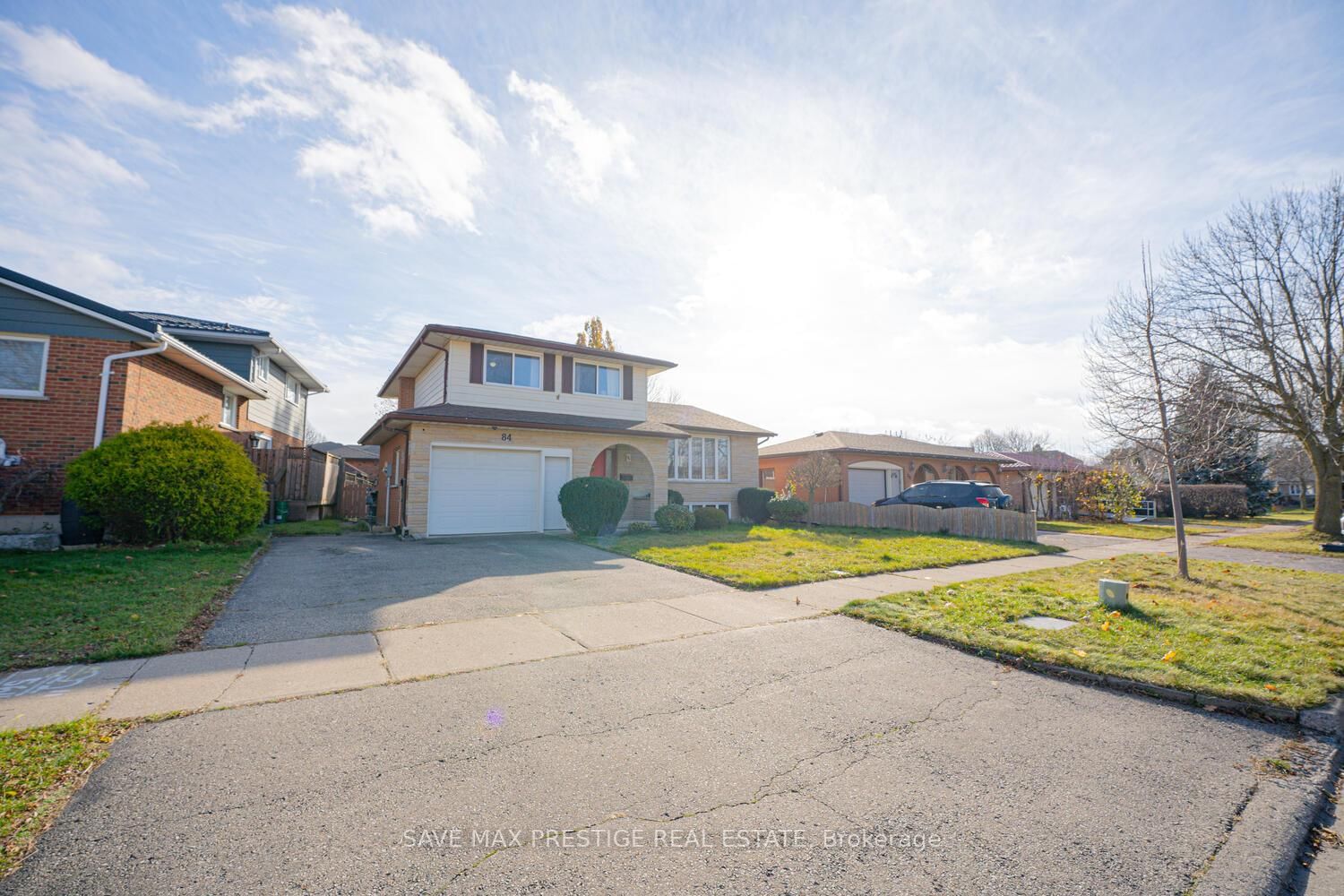 Detached House for sale at 84 WIMBLETON Crescent, Kitchener, N2B 3K5 - MLS: X12102350