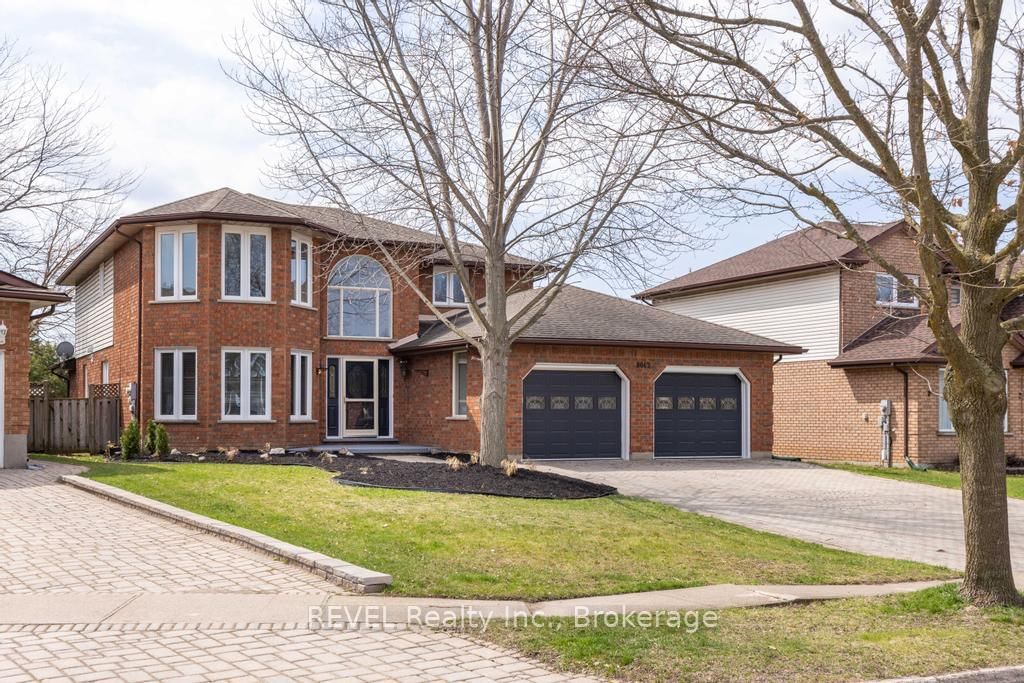 Detached House for sale at 8042 Oakridge Drive, Niagara Falls, Mt. Carmel, L2H 2W1 - MLS: X12102609