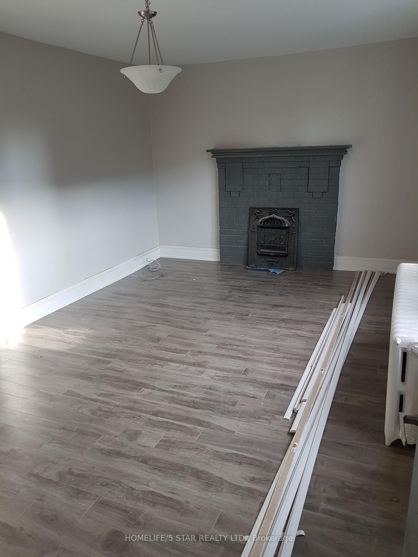 Semi-Detached House for lease at 5-3 Connaught Avenue, Hamilton, Stipley, L8M 3C3 - MLS: X12102611