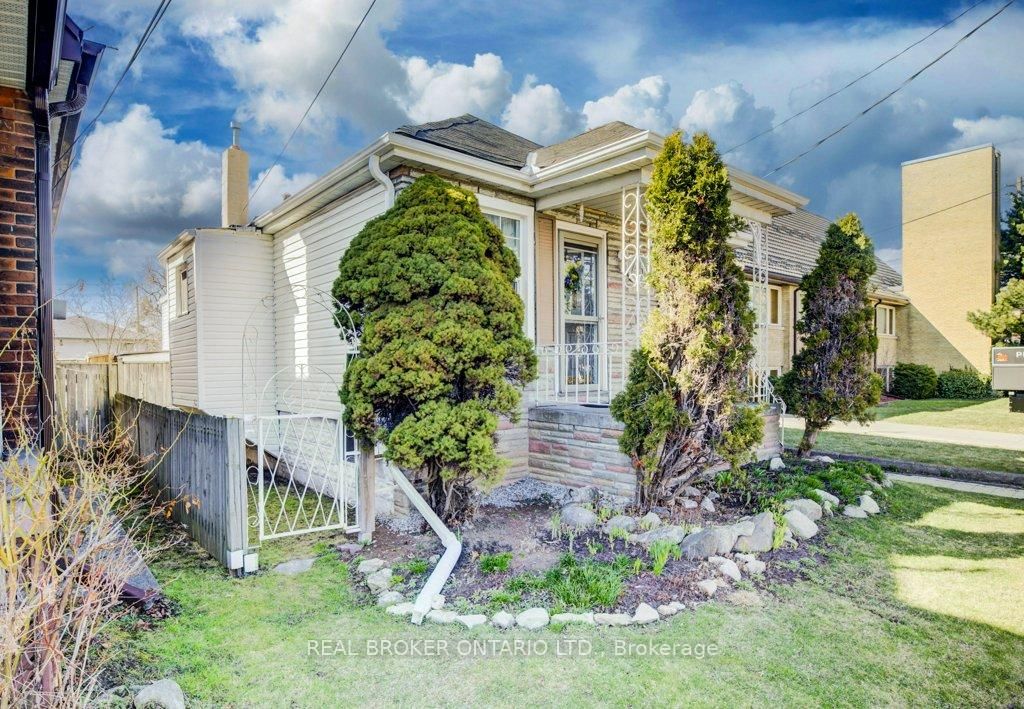 Detached House for sale at 458 Upper Wentworth Street, Hamilton, Inch Park, L9A 4T7 - MLS: X12102639