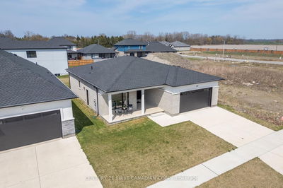 261 Stathis Blvd, Sarnia - Sarnia image-0-3