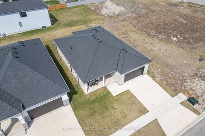261 Stathis Blvd, Sarnia - Sarnia image-0-4