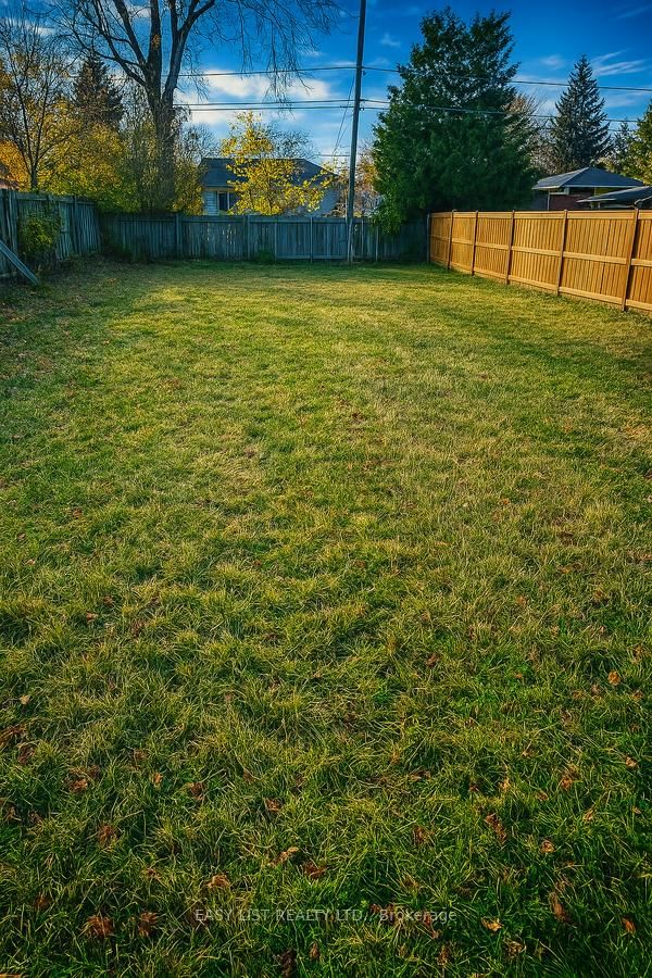 1121 Fairview Blvd, Windsor -  image-0-0