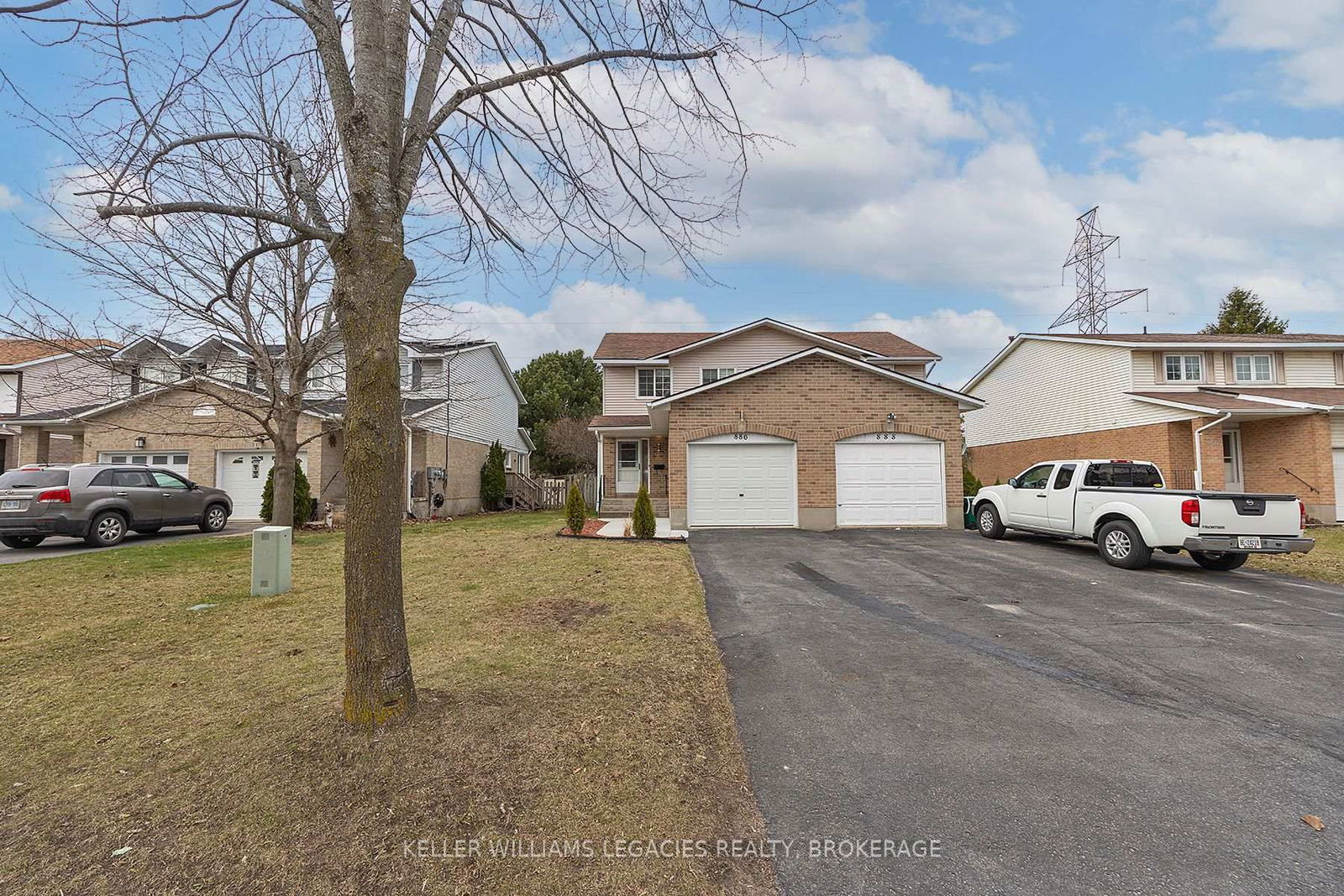 Semi-Detached House sold at 886 MUIRFIELD Crescent, Kingston, K7M 8E4 - MLS: X12102751