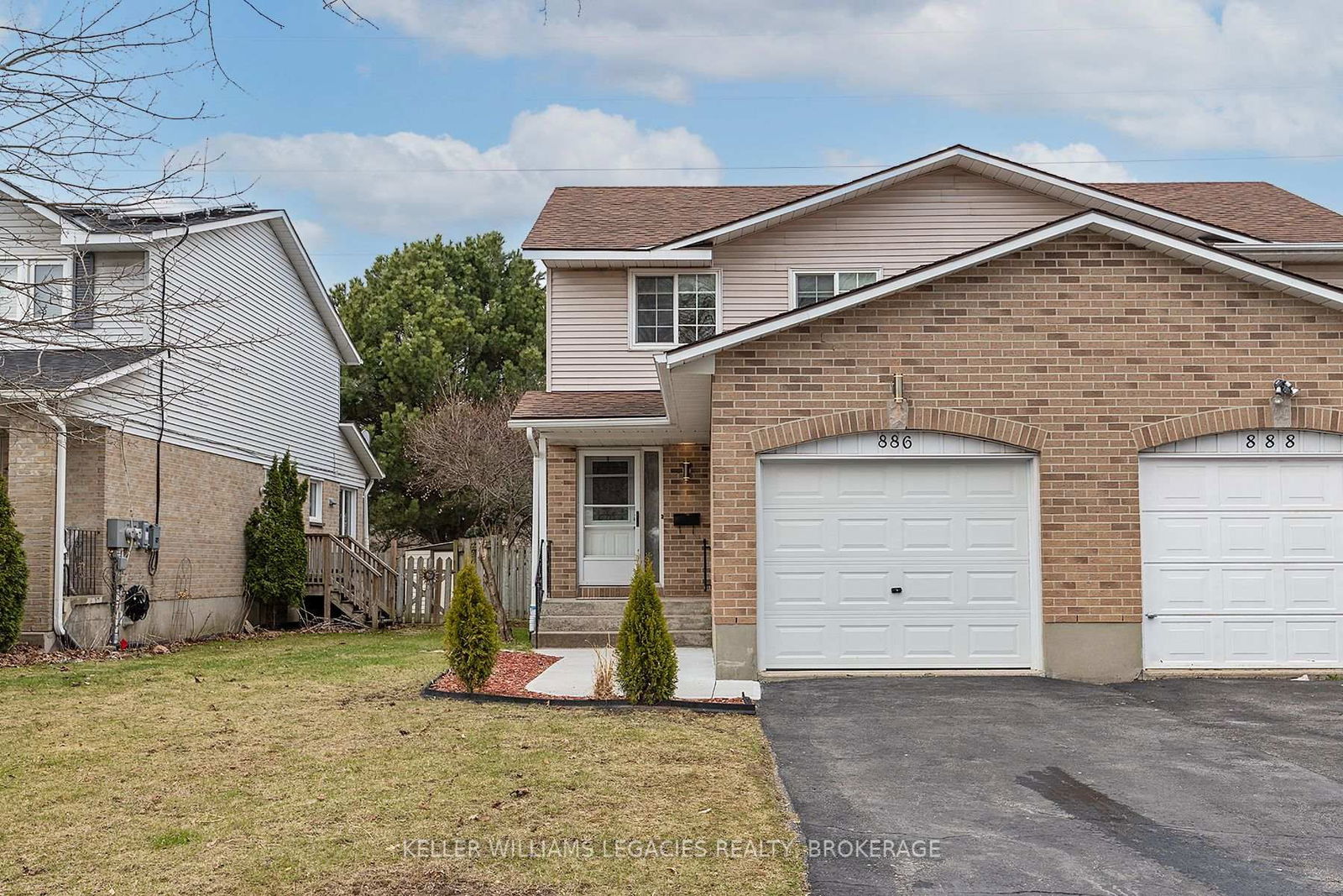 Semi-Detached House sold at 886 MUIRFIELD Crescent, Kingston, K7M 8E4 - MLS: X12102751