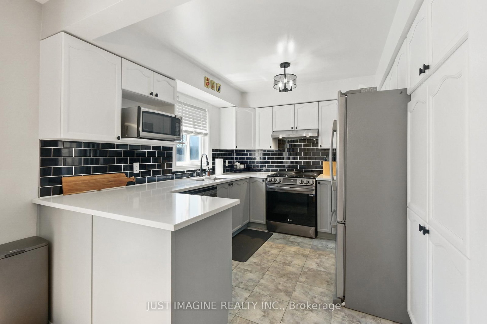 Listing Image 10