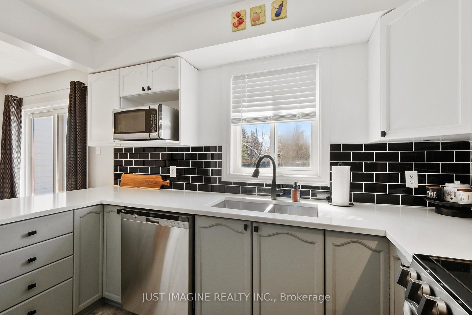 Listing Image 12