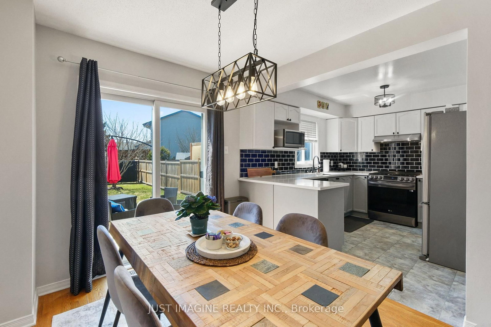 Listing Image 9