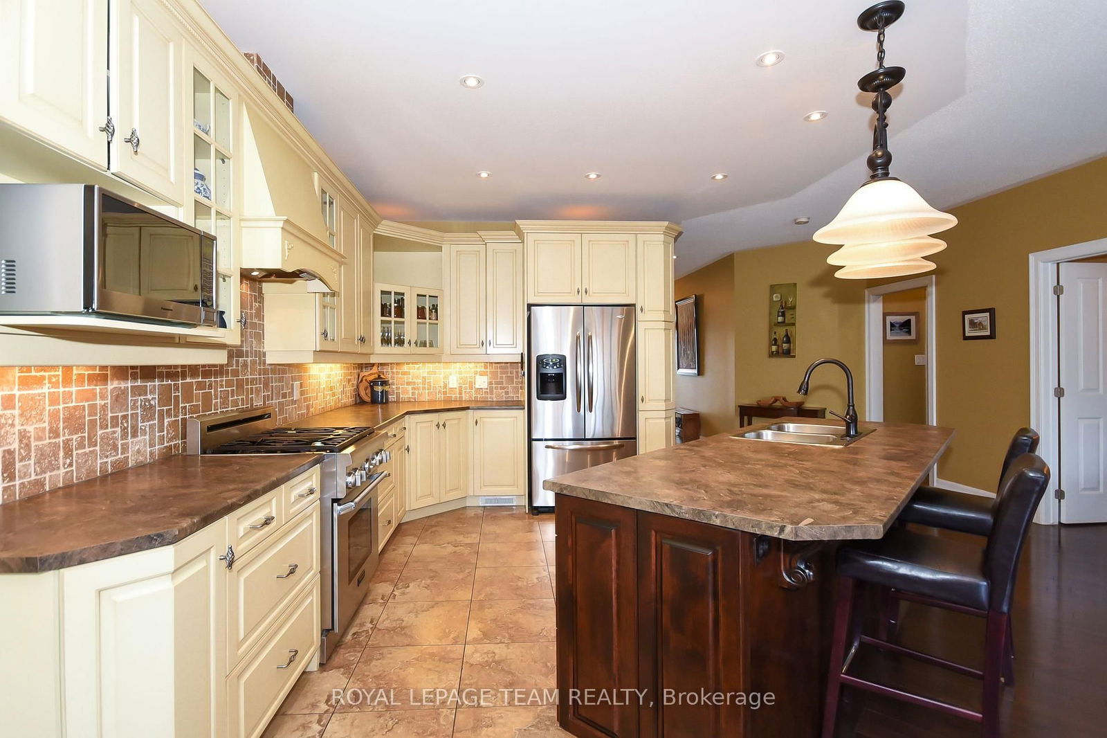 Townhouse sold at 267 Cairnsmore Circle, Ottawa, Barrhaven - Stonebridge, K2J 0G5 - MLS: X12103436