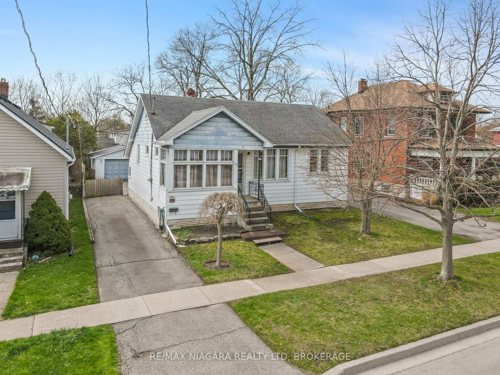 Detached House for sale at 215 PHIPPS Street, Fort Erie, Central, L2A 2V4 - MLS: X12103583