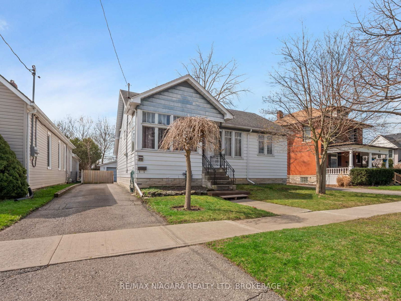 Detached House for sale at 215 PHIPPS Street, Fort Erie, Central, L2A 2V4 - MLS: X12103583