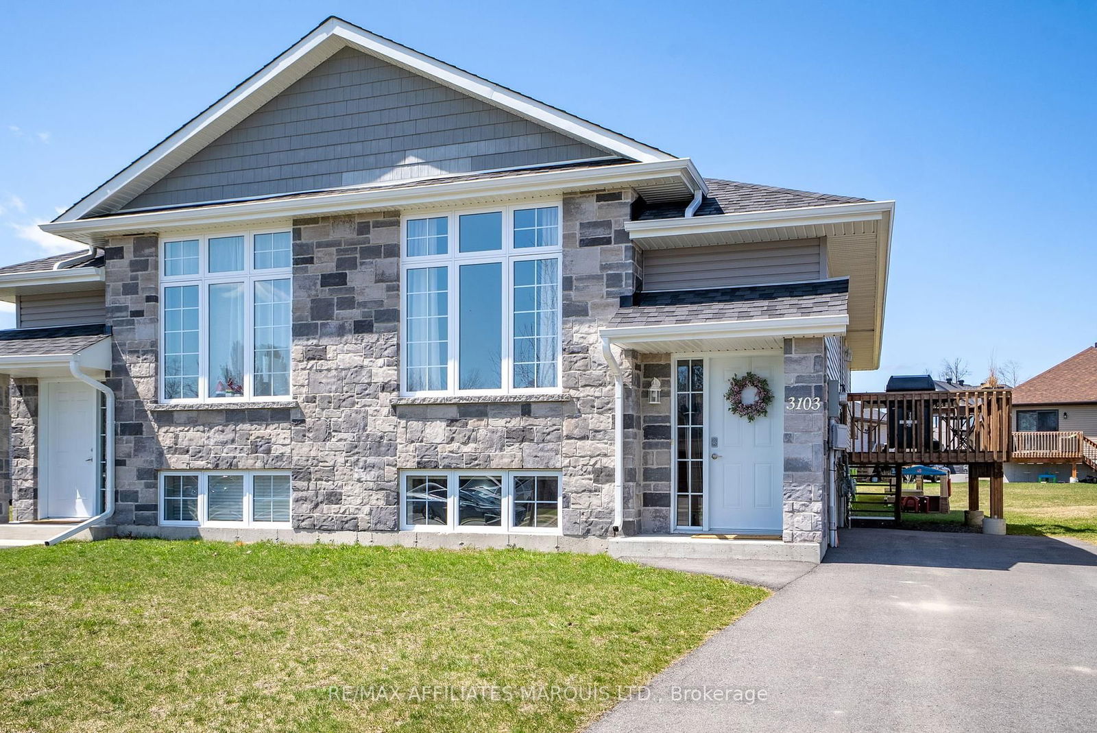 Semi-Detached House sold at 3103 Laidlaw Avenue, Cornwall, Cornwall, K6K 0B9 - MLS: X12103674
