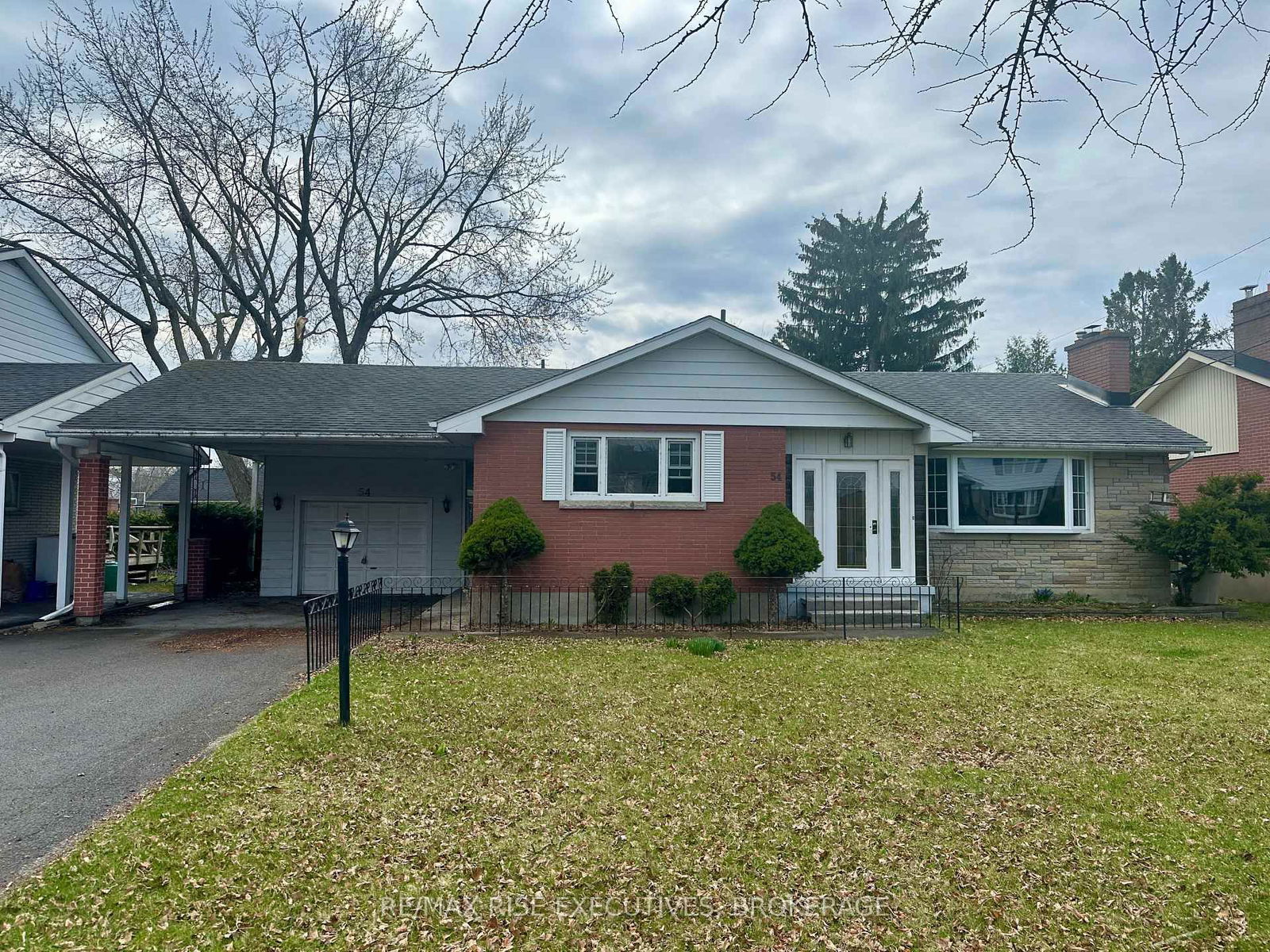 Detached House for sale at 54 Silver Street, Kingston, Central City West, K7M 2P5 - MLS: X12103842