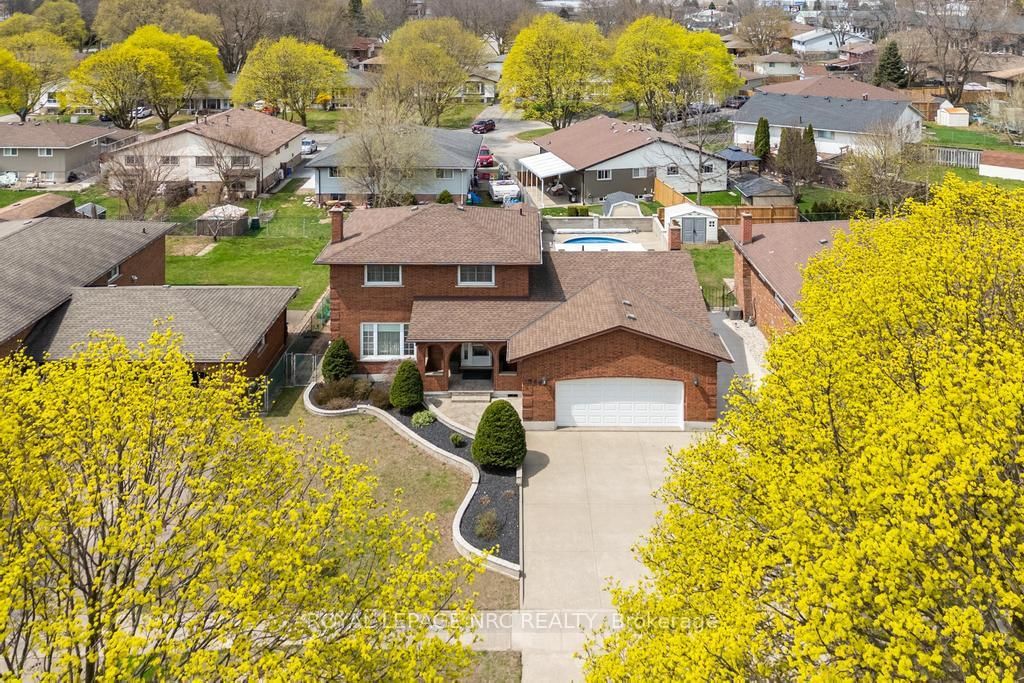 Detached House sold at 5009 Pettit Avenue, Niagara Falls, Morrison, L2E 7B8 - MLS: X12103919