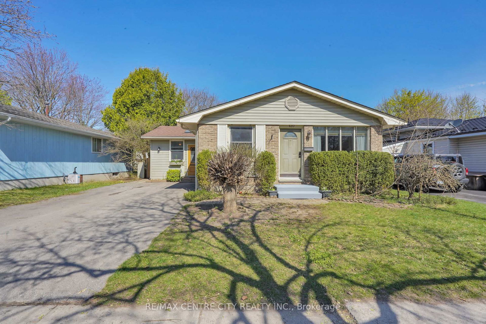 Detached House sold at 120 Hawthorne Road, London North, North F, N6G 2W8 - MLS: X12104081