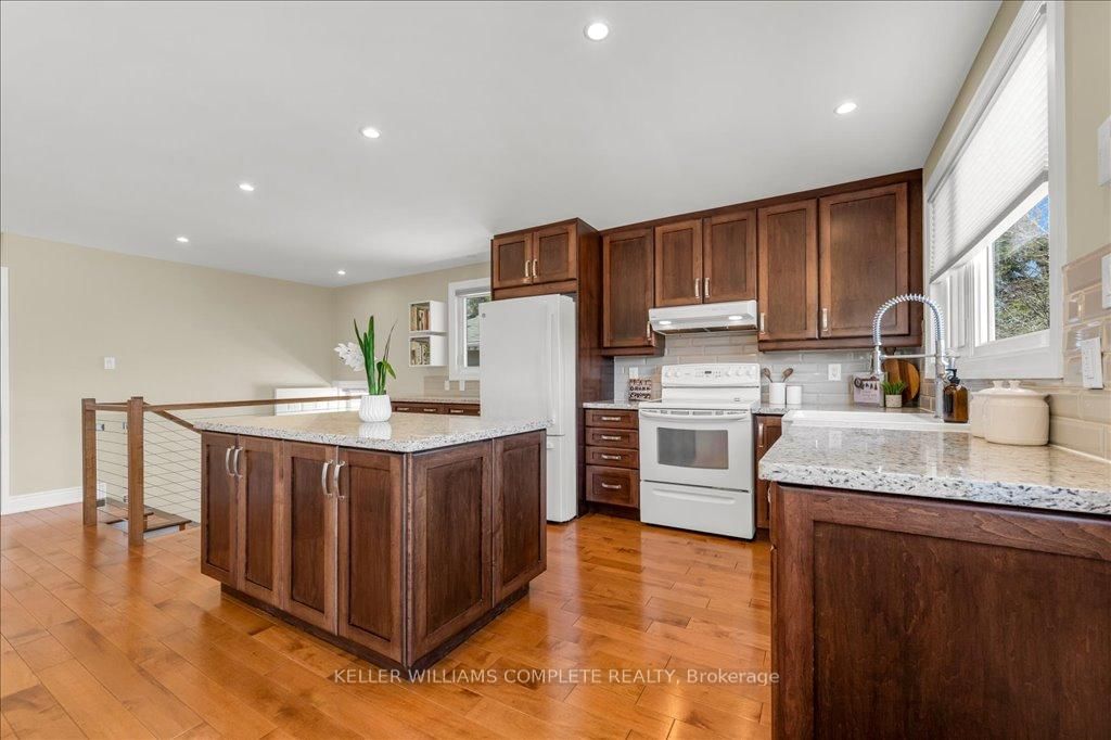 Detached House sold at 60 Aterno Drive, Hamilton, Mountview, L9C 5S5 - MLS: X12104256
